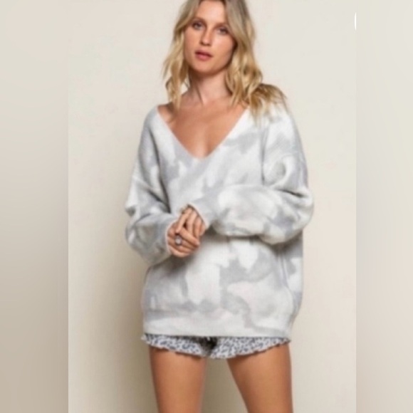 POL Soft Gray V-Neck Sweater - Picture 1 of 8